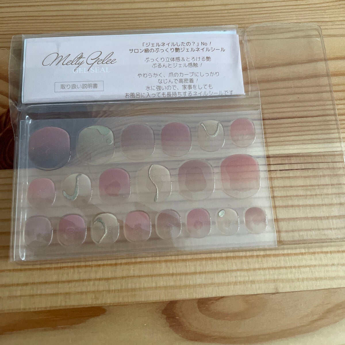 なしか フォロバ100🩵 on LIPS 「ネイルシール可愛くて簡単🥰#提供#ビーエヌ..」(2枚目)