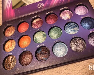 Galaxy Chic Baked Eyeshadow Palette/bh cosmetics/アイシャドウパレットを使ったクチコミ（2枚目）