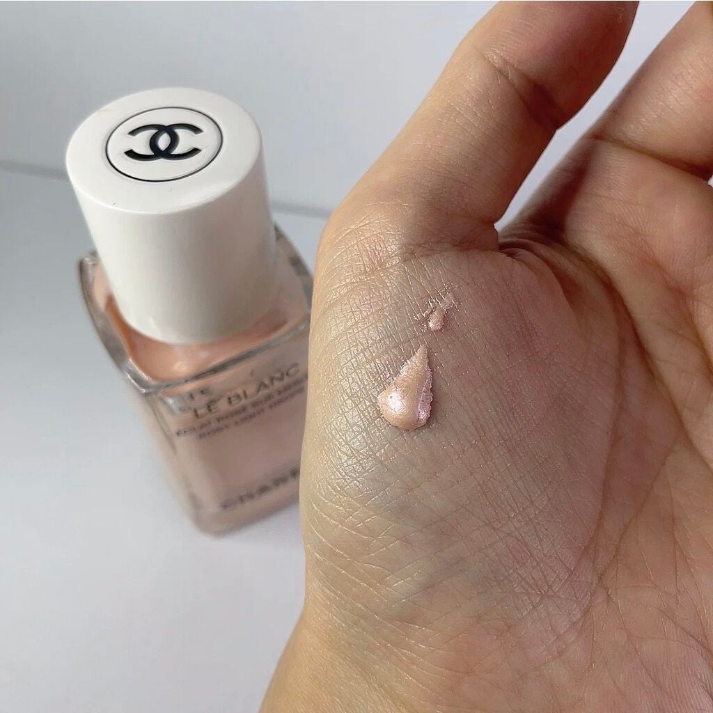 ル ブラン ロージー ドロップス/CHANEL/リキッドハイライトを使ったクチコミ(2枚目)