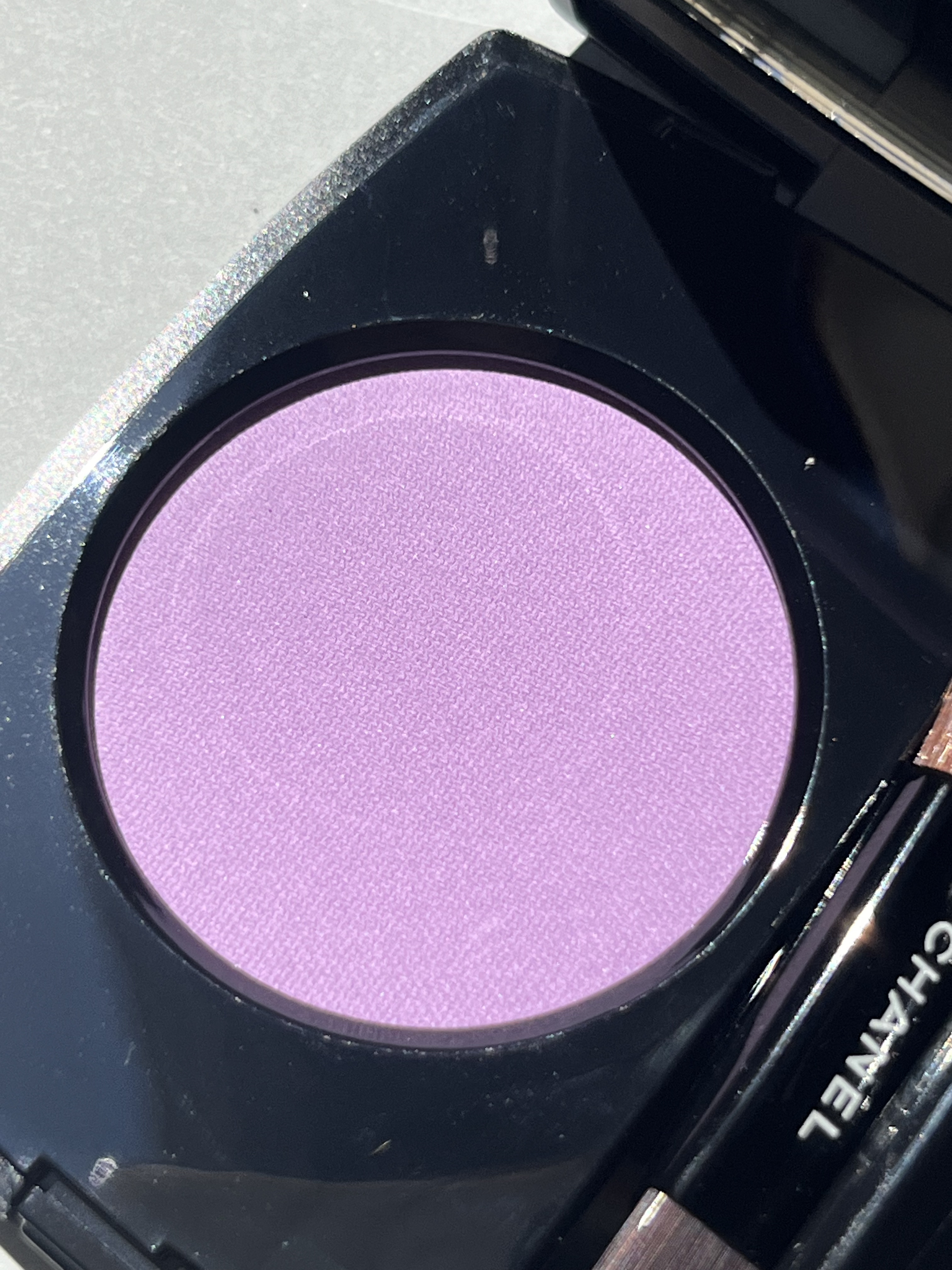 オンブル エサンシエル 232 リラ プードゥレ(マット) / CHANEL