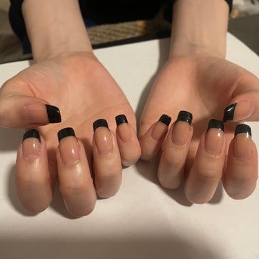 ブラック　フレンチネイル🖤

一度やってみたかったけど塗るの大変だった〜

OPI×2度塗り
KATEも2度塗り
トップコートも2度塗り

で、塗りたくって完成☺️

遠くから見るとまあ綺麗にできたかな