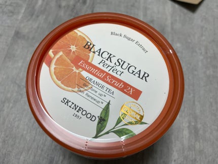 ブラックシュガー パーフェクト エッセンシャルスクラブ 2X オレンジティー/SKINFOOD/スクラブ・ゴマージュを使ったクチコミ(1枚目)