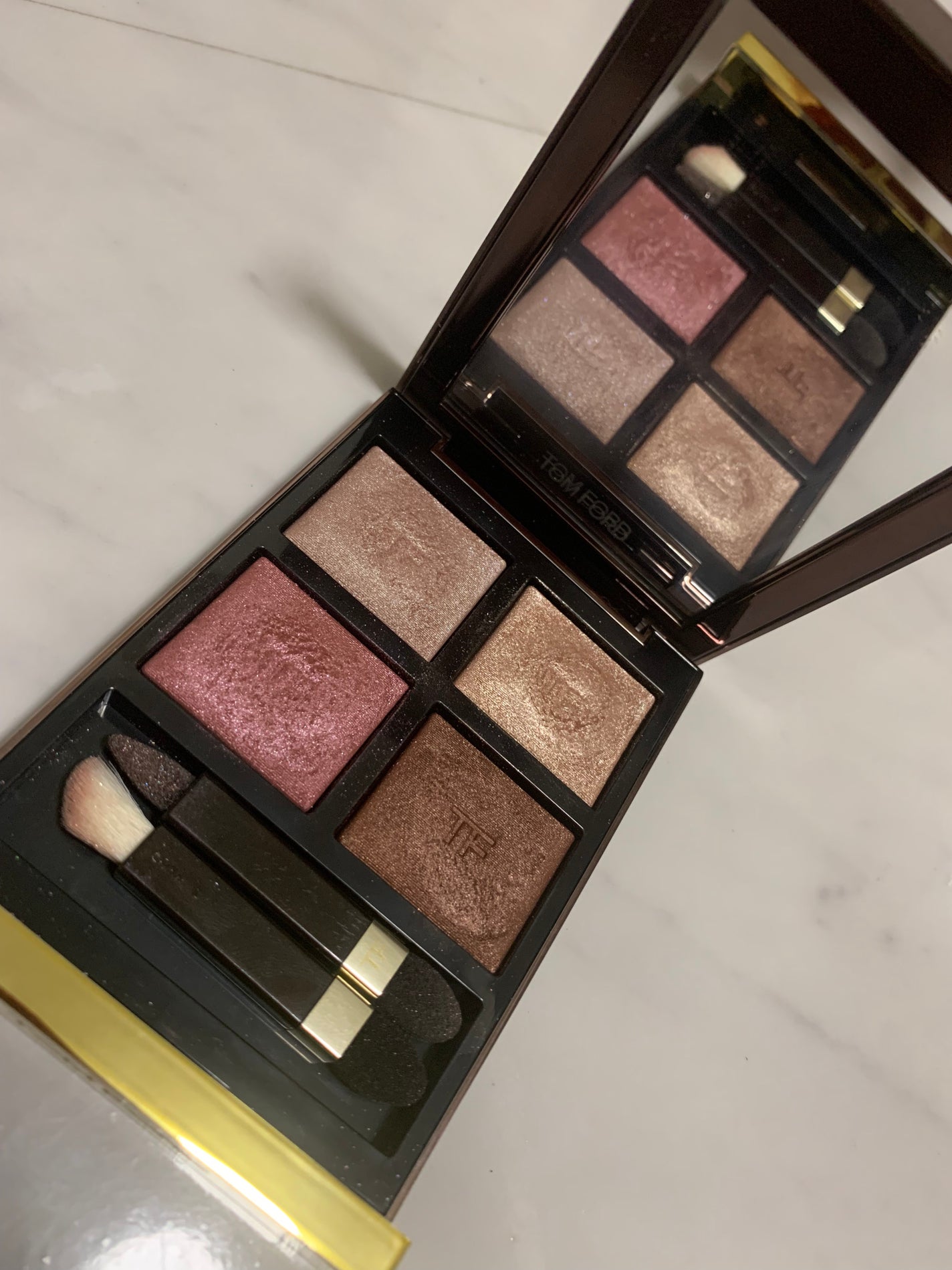 うまる on LIPS 「✨アイカラークォード42A✨左上①→ブルーとピンクのラメ色はベ..」(1枚目)