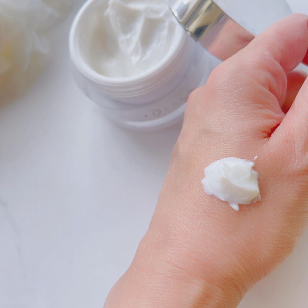 yocco on LIPS 「年齢を重ねるとともに 肌悩みは尽きませんよね🙌🏻体調や環境によ..」(4枚目)