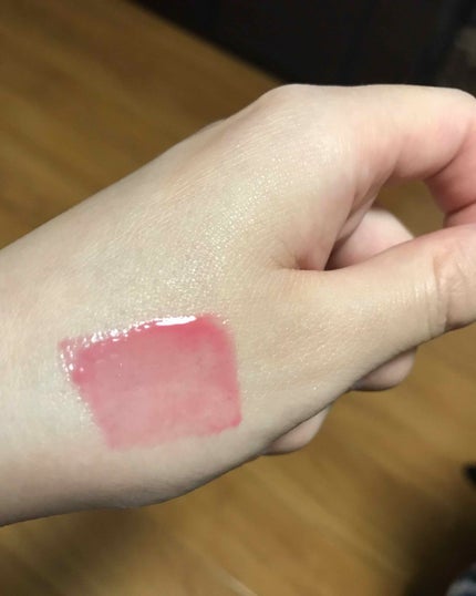 トーン ペタル エッセンス グロス/to/one/リップグロスを使ったクチコミ(2枚目)