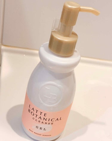 LATTE BOTANICAL
クレンズ ジェル    180ml

｡*⑅୨୧┈┈┈┈┈┈┈┈┈୨୧⑅*｡

GIVENCHYのクレンジングがそろそろなくなるので
ドラッグストアへ。
アーモンドミルク