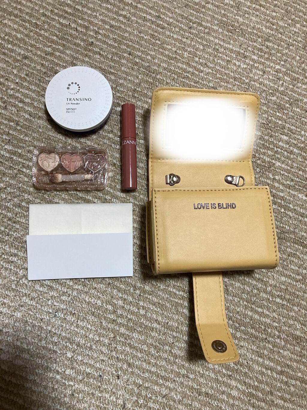 suzu on LIPS 「ミラー付きポーチ✼••┈┈••✼••┈┈••✼••┈┈••✼•..」(4枚目)