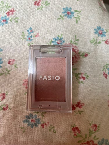 FASIO グラデーション アイカラーのクチコミ「ファシオ　グラデーションアイカラー０２

ナチュラルに顔色を明るくしてくれる。
勤務日に使用す.....」（1枚目）