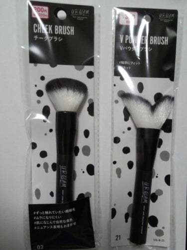 UR GLAM　V POWDER BRUSH（Vパウダーブラシ）/U R GLAM/メイクブラシを使ったクチコミ（3枚目）