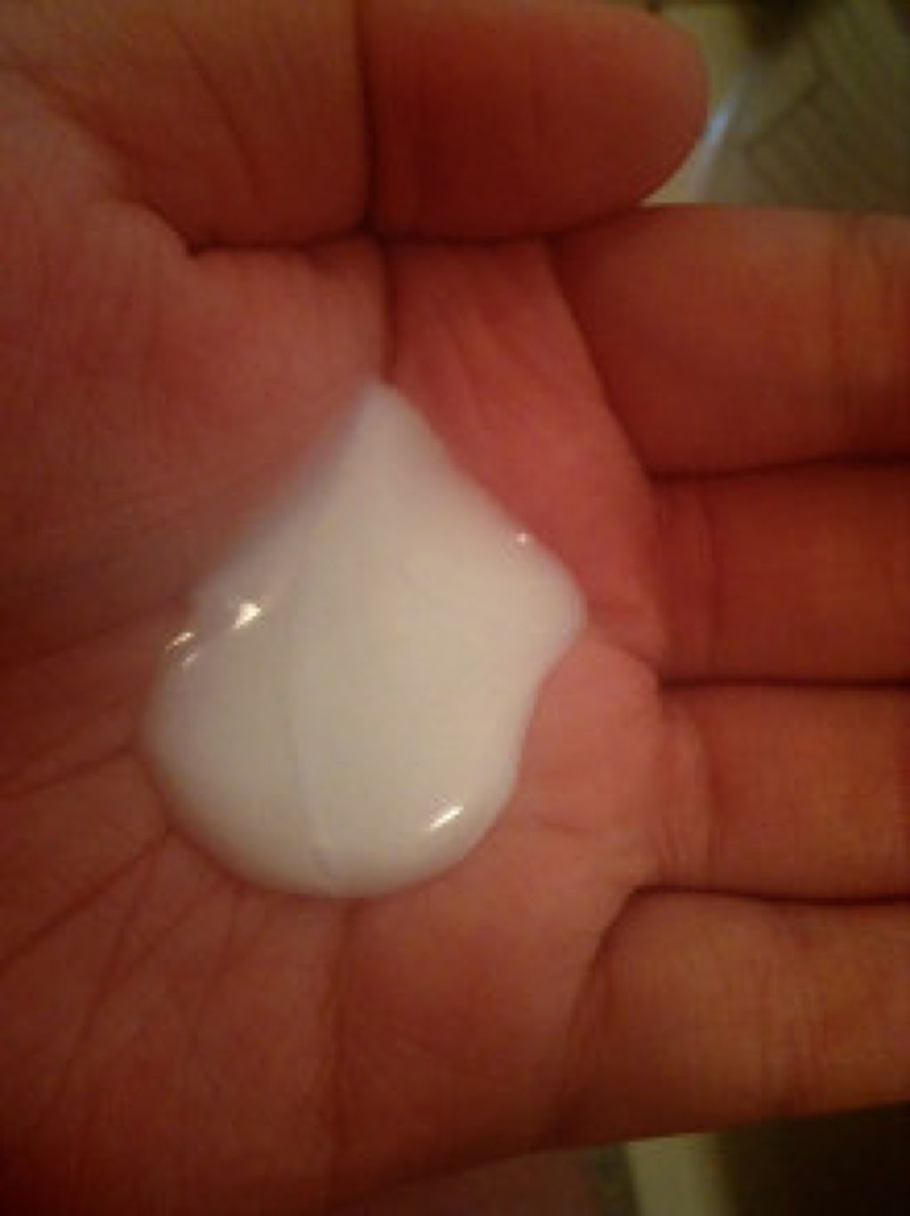 パンテーンといえば毛先までのダメージ補修！
本当にツルツルサラサラヘアになります。
10年以上ずっと髪の毛がピンクなので・・・いわゆるブリーチ毛でガッサガサ。。。(T ^ T)
パンテーンシリーズは傷みに合わせたトリートメントもでてい