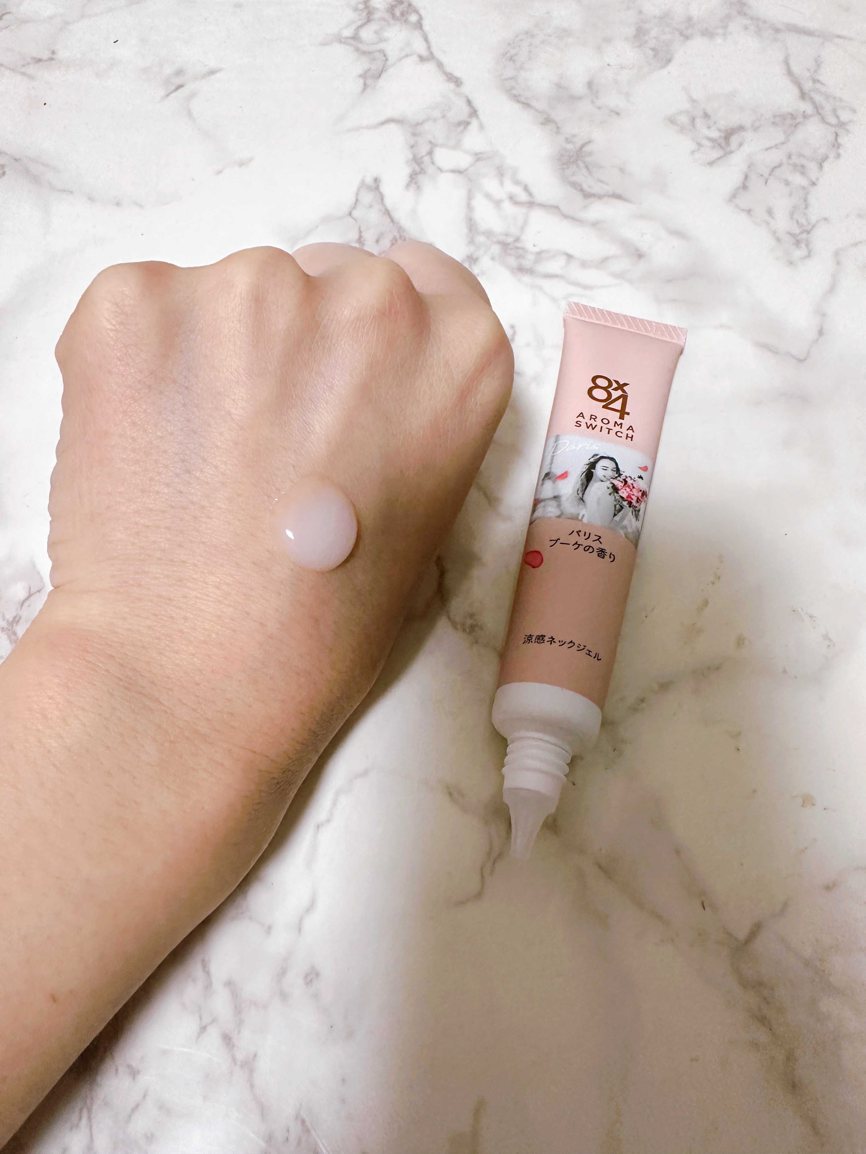 8x4 アロマスイッチ 涼感ネックジェル パリスブーケの香り/８ｘ４/デオドラント・制汗剤を使ったクチコミ（3枚目）