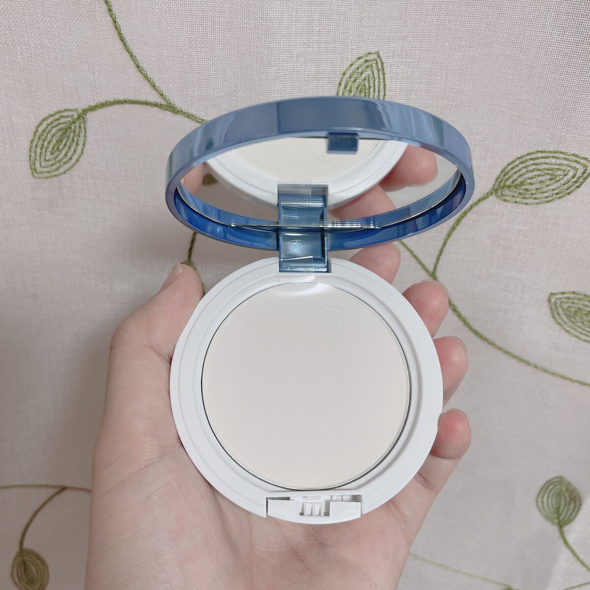 すっぴん ホワイトニングパウダーA/クラブ/プレストパウダーを使ったクチコミ(3枚目)