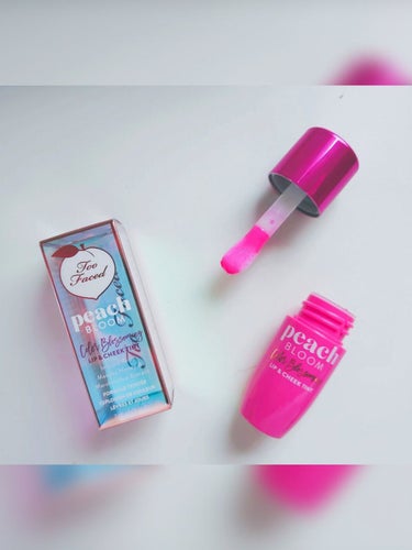 Too Faced ピーチブルーム リップ & チーク ティントのクチコミ「 #透明感メイク 

💖Too Faced　
　　ピーチブルーム リップ & チーク ティント.....」（2枚目）