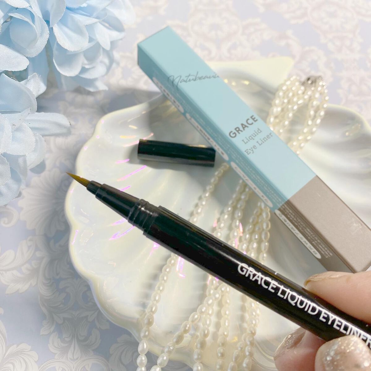 ナチュボーテ グレース リキッドアイライナーのクチコミ「1日中にじまず
綺麗なアイラインを実現できる
ナチュボーテグレースリキッドアイライナーのご紹介.....」（2枚目）