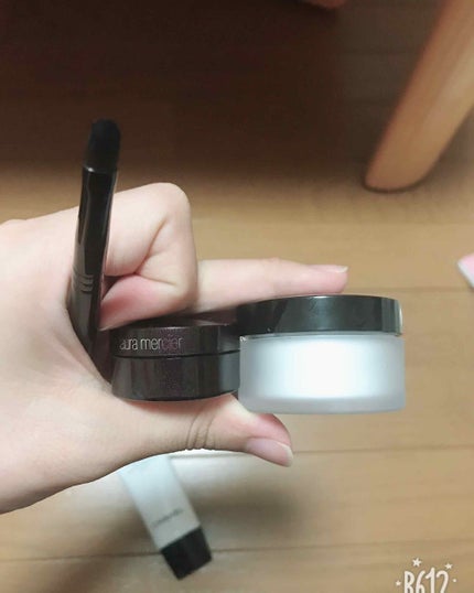 マットラディアンス ベイクドパウダー ハイライト01/ローラ メルシエ/パウダーハイライトを使ったクチコミ(3枚目)