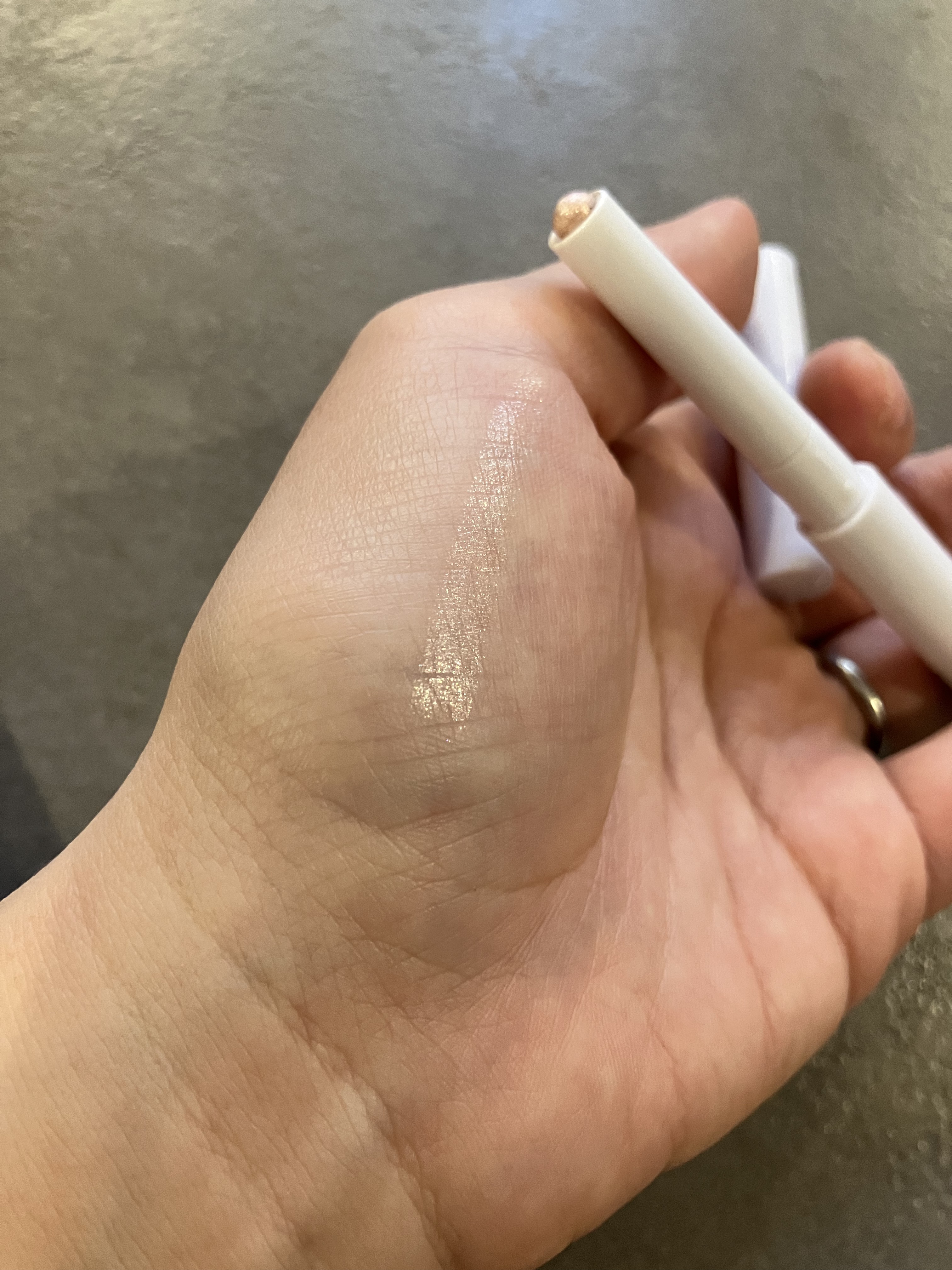 涙袋アイシャドウ（ステックアイシャドウ） 03 ベージュシマー/coou/スティックアイシャドウを使ったクチコミ（2枚目）