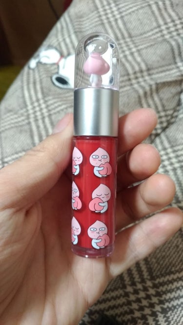 APEACH BLOSSOM TINT／THEFACESHOP
韓国のリップ💄
とても発色が良くてリップに味が付いてるのでちょっと舐めちゃっても美味しい(笑)