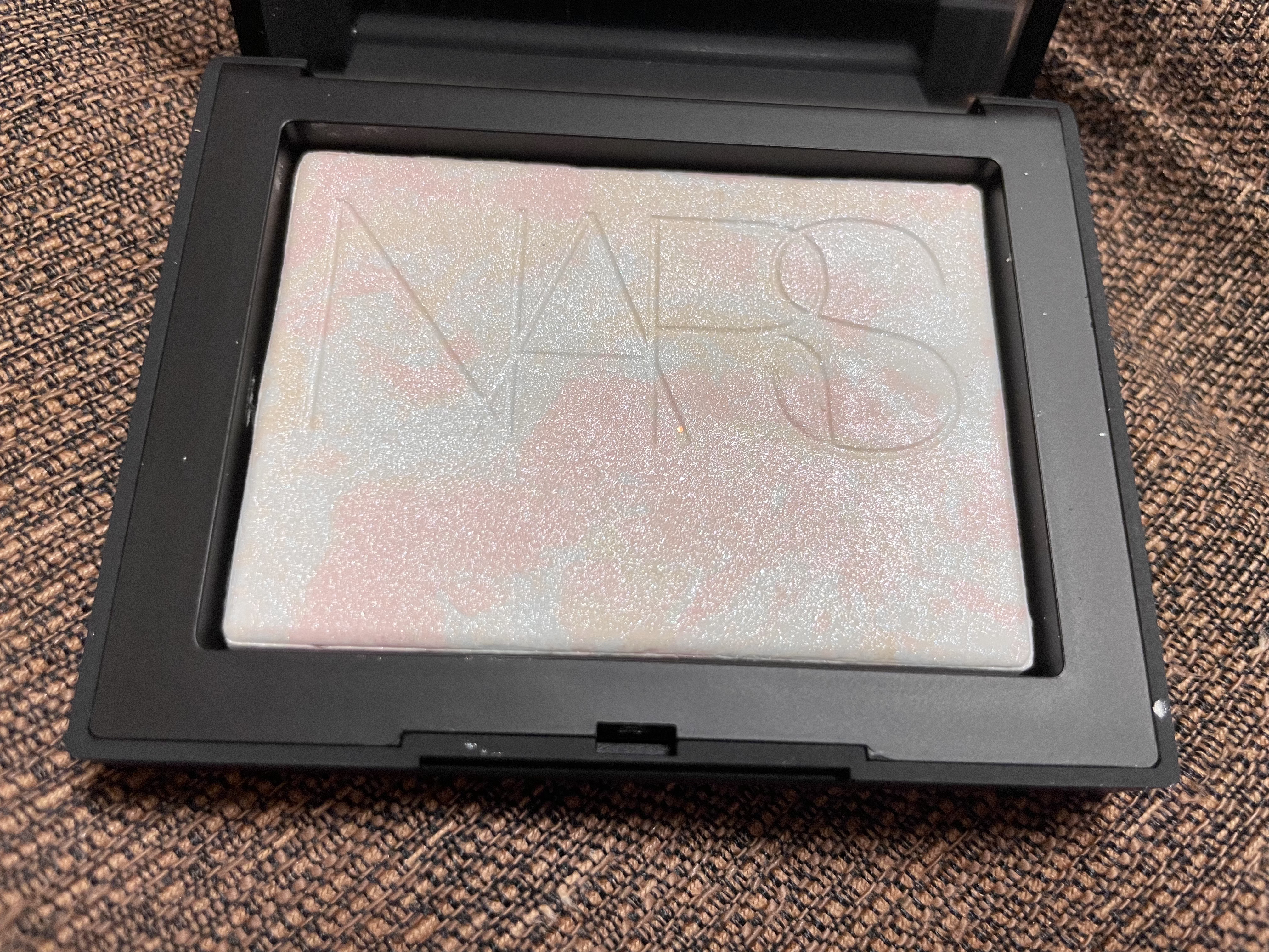 ライトリフレクティング プリズマティックパウダー MOONWAVE/NARS/プレストパウダーを使ったクチコミ（1枚目）