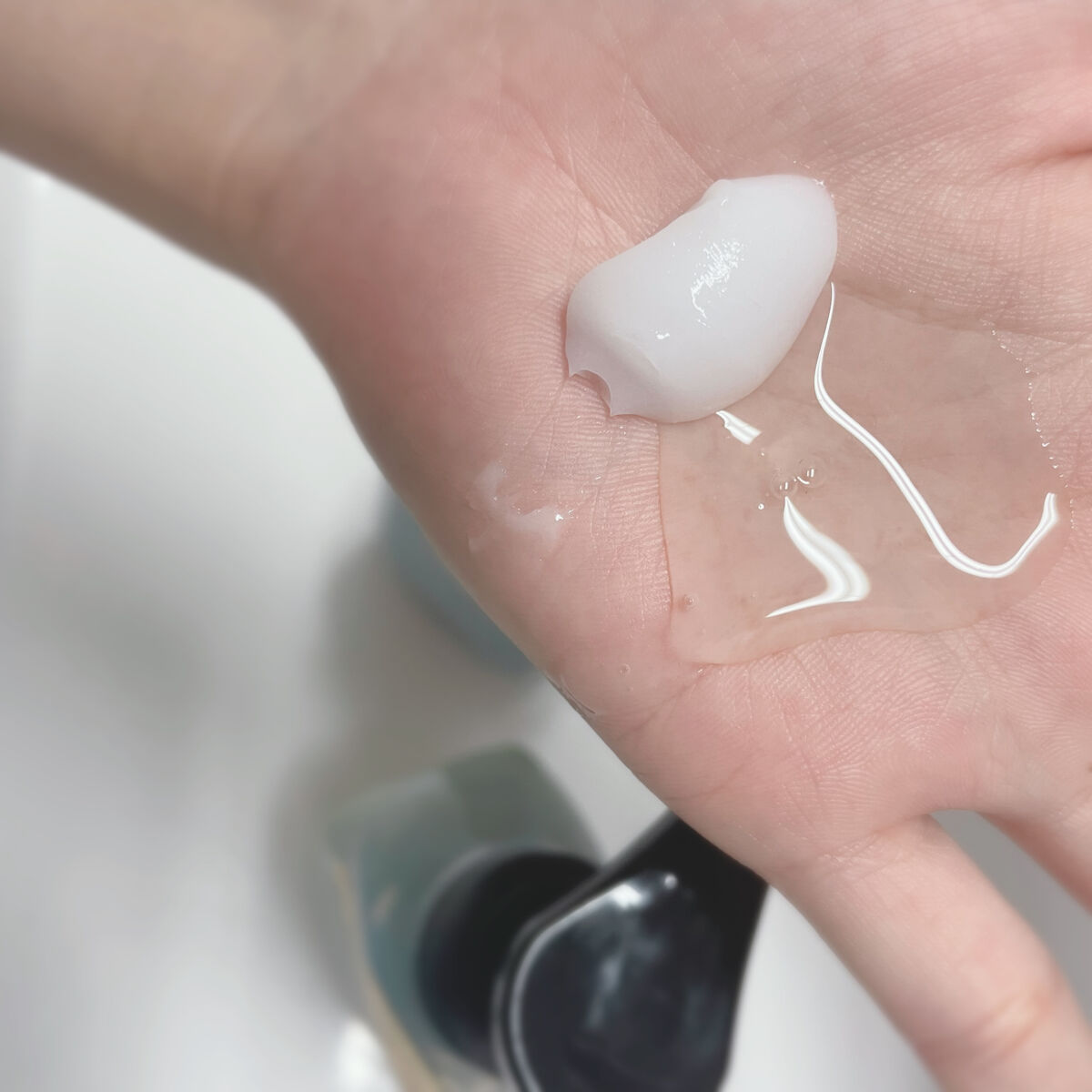 DROAS シルキークレンズシャンプー/トリートメントのクチコミ「＼ 皮脂吸着・保湿で、かろやかするん髪へ／


DROAS
シルキークレンズ
シャンプー/トリ.....」（2枚目）