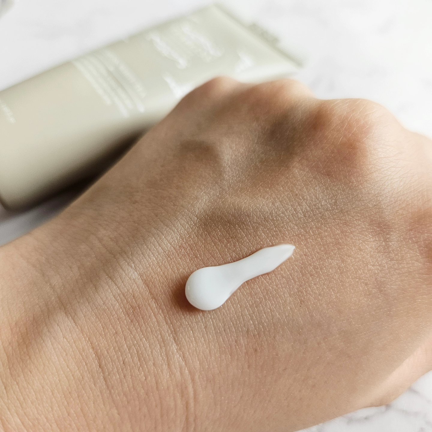 パフュームハンドクリーム リリームスクホワイトティーの香り/TEABLESS/ハンドクリームを使ったクチコミ（2枚目）