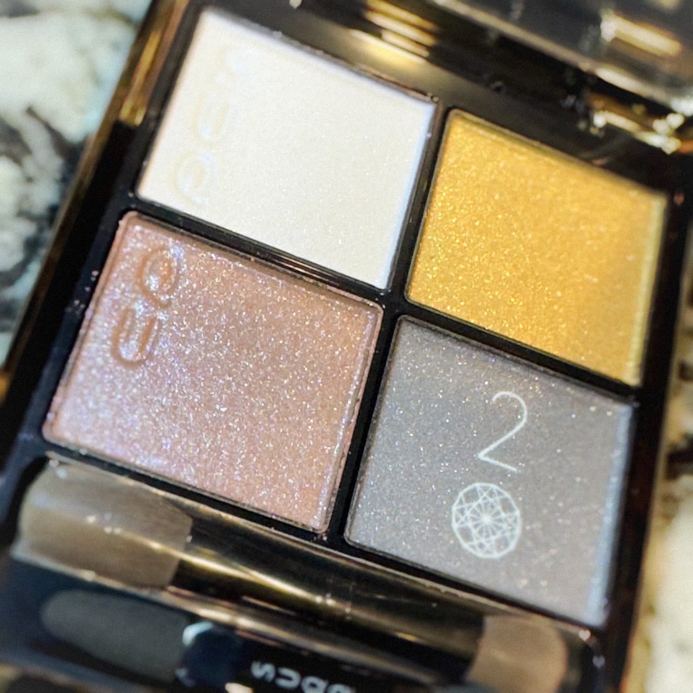 シグニチャー カラー アイズ/SUQQU/アイシャドウパレットを使ったクチコミ(3枚目)