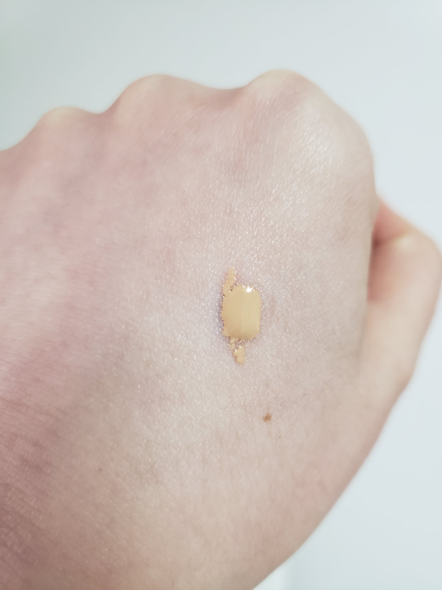 スタジオ ラディアンス セラム ファンデーション NC15/M・A・C/リキッドファンデーションを使ったクチコミ（2枚目）