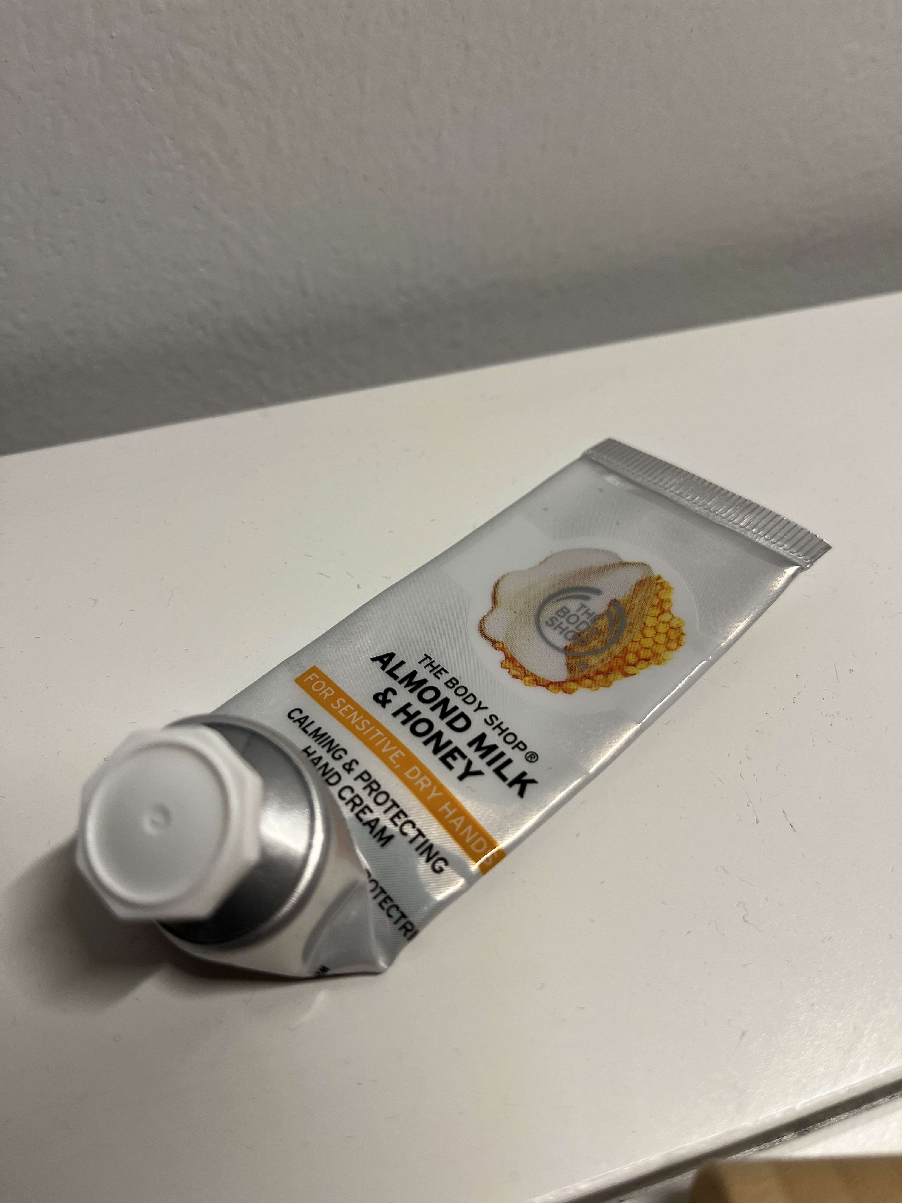 ハンドクリーム AM&H（アーモンドミルク＆ハニー）/THE BODY SHOP/ハンドクリームを使ったクチコミ（1枚目）