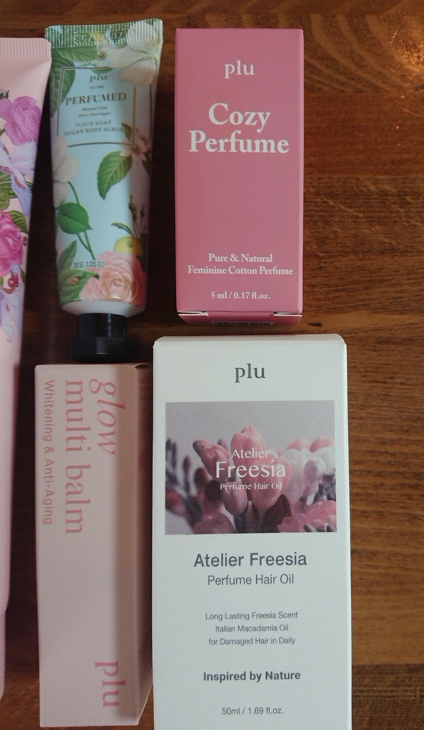 アトリエ フリージア パフュームヘアオイル /plu/ヘアオイルを使ったクチコミ（3枚目）