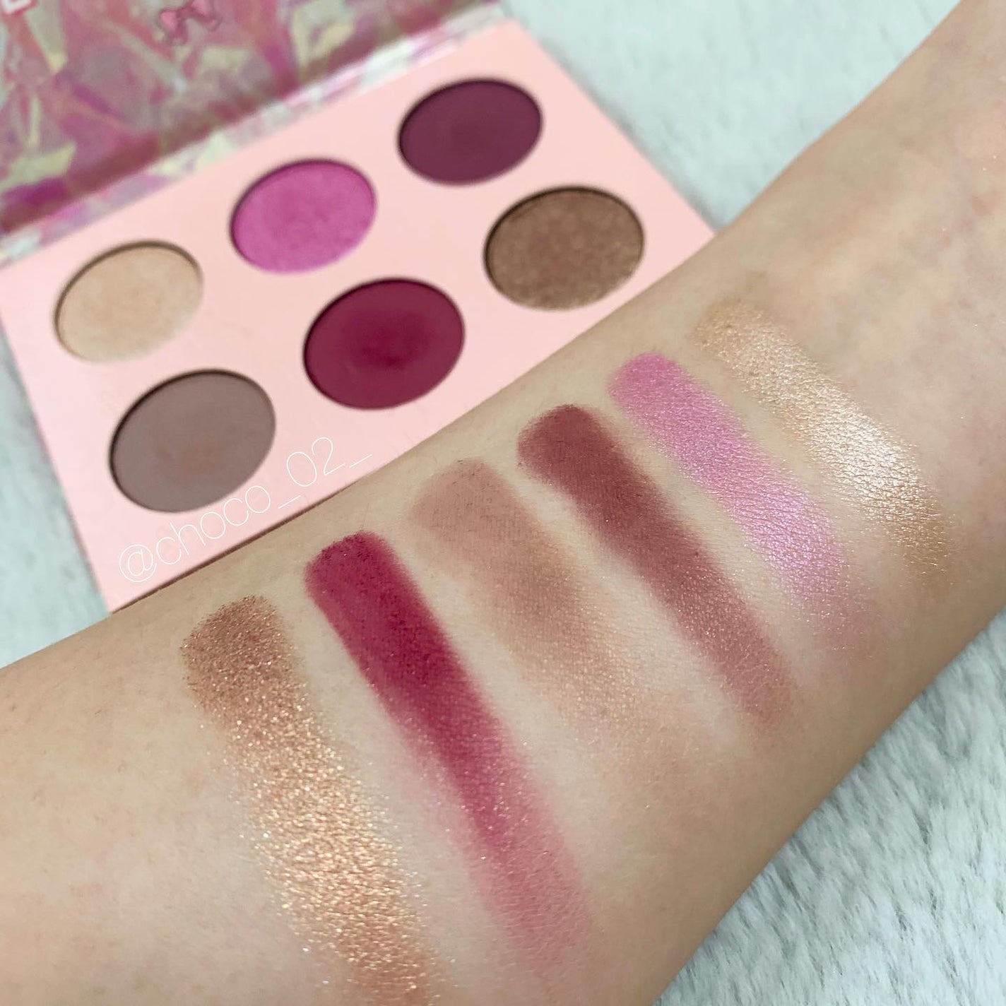 PRETTY MUCH/ColourPop/アイシャドウパレットを使ったクチコミ(1枚目)