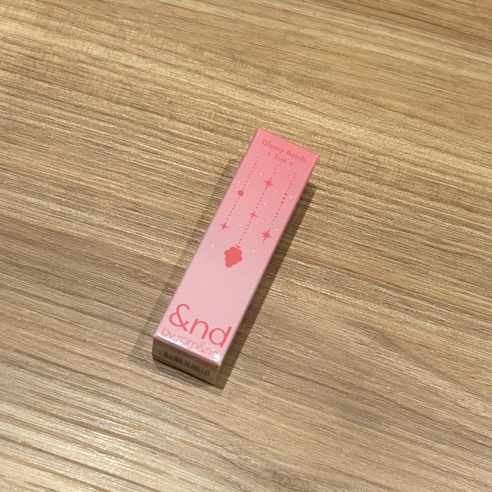 アンドバイロムアンド　グラッシーボムティント/&amp;nd by rom&amp;nd/リップティントを使ったクチコミ（1枚目）