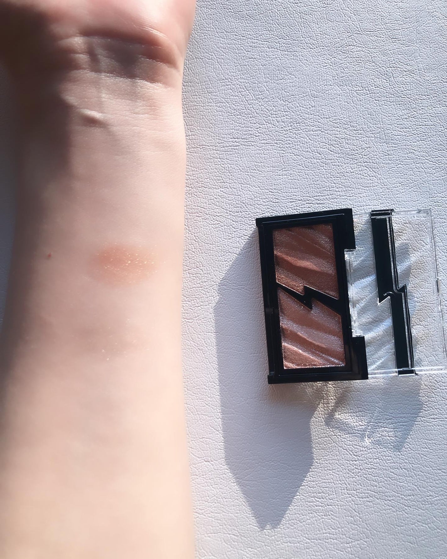 エレクトリックショックアイズ /KATE/アイシャドウパレットを使ったクチコミ(3枚目)