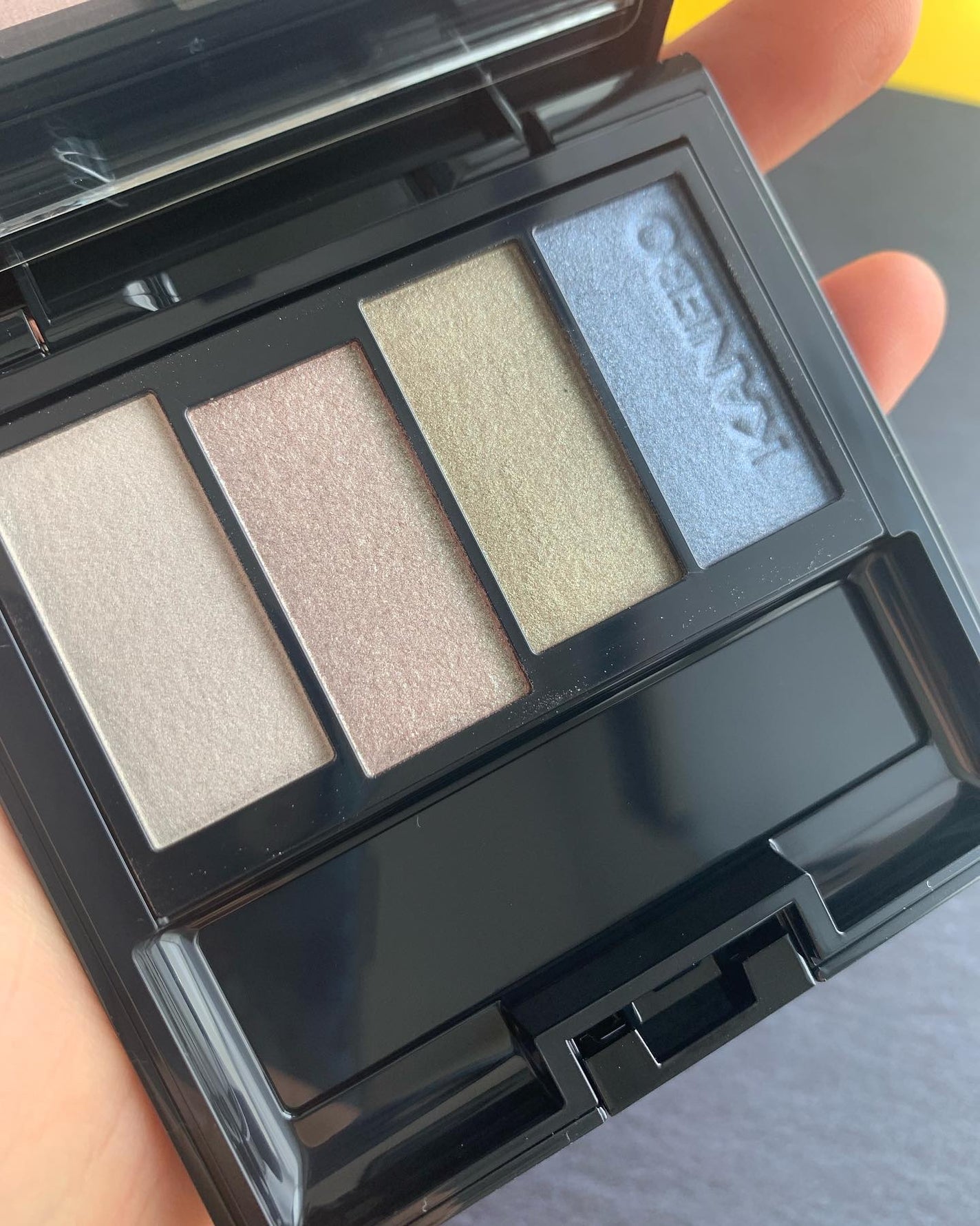 miho on LIPS 「@kanebo▫️KANEBOカラーシャドウ 01sentim..」(6枚目)