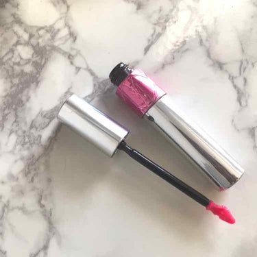 YSL volupté tint-in-oil (N°11)

わたしの唇は本当に厄介者で、色がついているものはデパコス系もオーガニック系も、なにを塗っても数時間後には必ず皮がめくれてくるので、ものすご