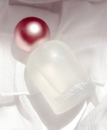 LUAFEE ホワイト アプリコットパフュームのクチコミ「ルアペ ホワイト アプリコット30ml
全体的に丸くてコロンとしたフォルムが可愛い香水
香りは.....」（1枚目）