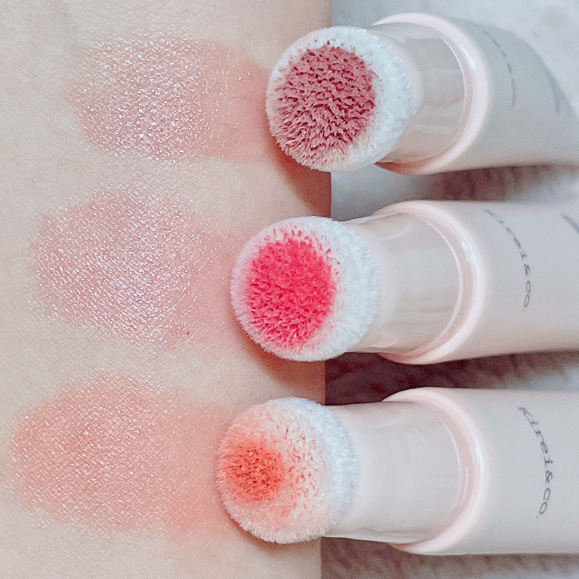 キラキラポムポムチーク L1 モーヴ/Kirei&co./リキッドチークを使ったクチコミ（2枚目）