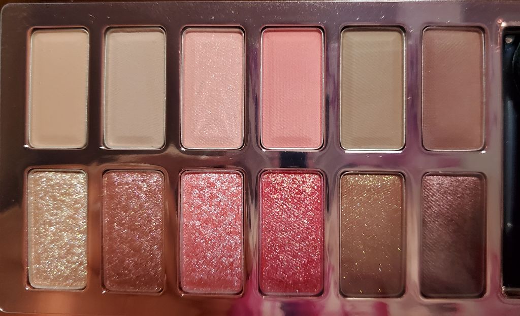 バレンタインボックス3ローズモーメント/VAVI MELLO/アイシャドウパレットを使ったクチコミ（3枚目）