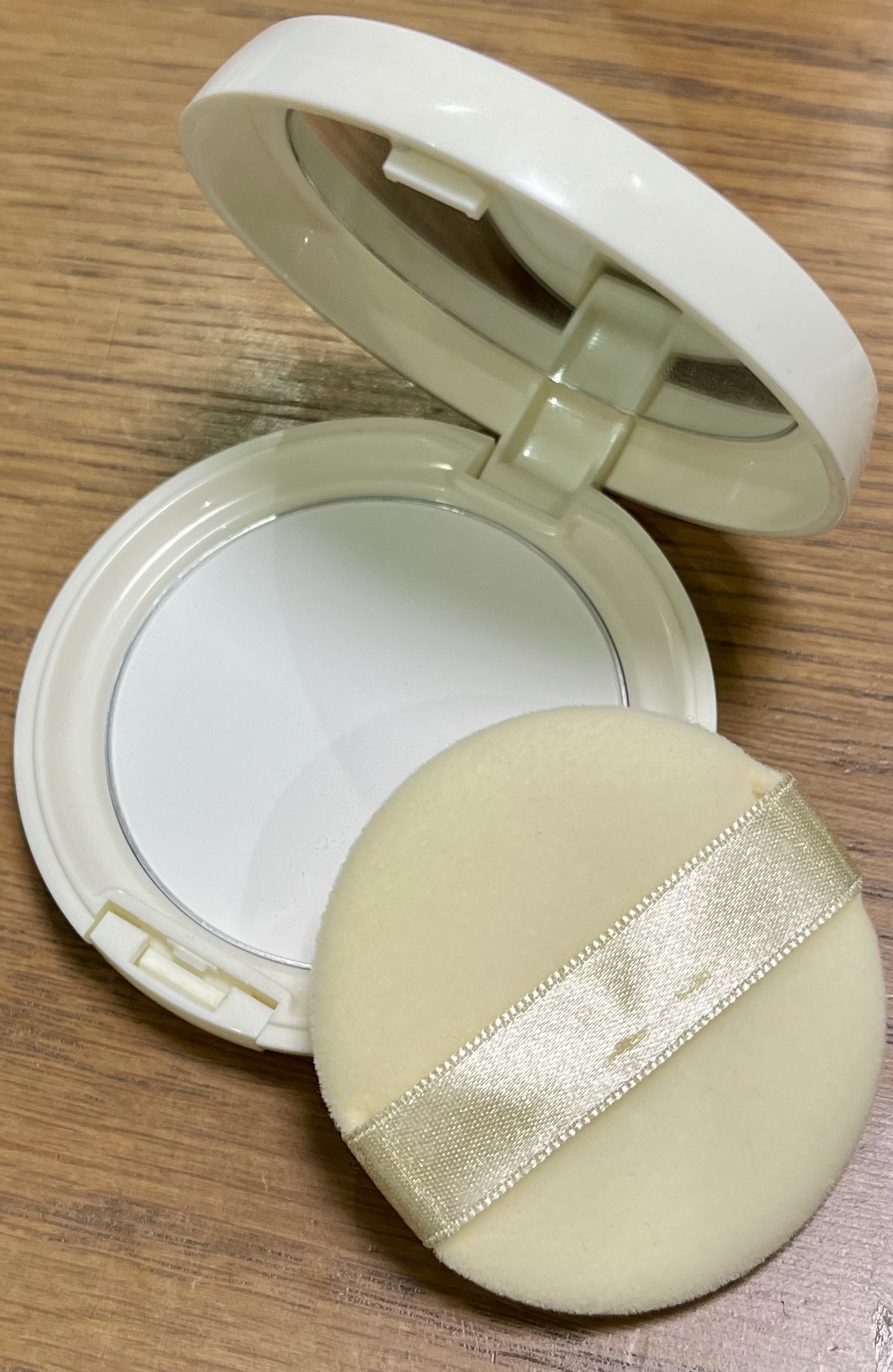 ベースアンドシー オイルコントロールパウダー /キスミー/プレストパウダーを使ったクチコミ（2枚目）