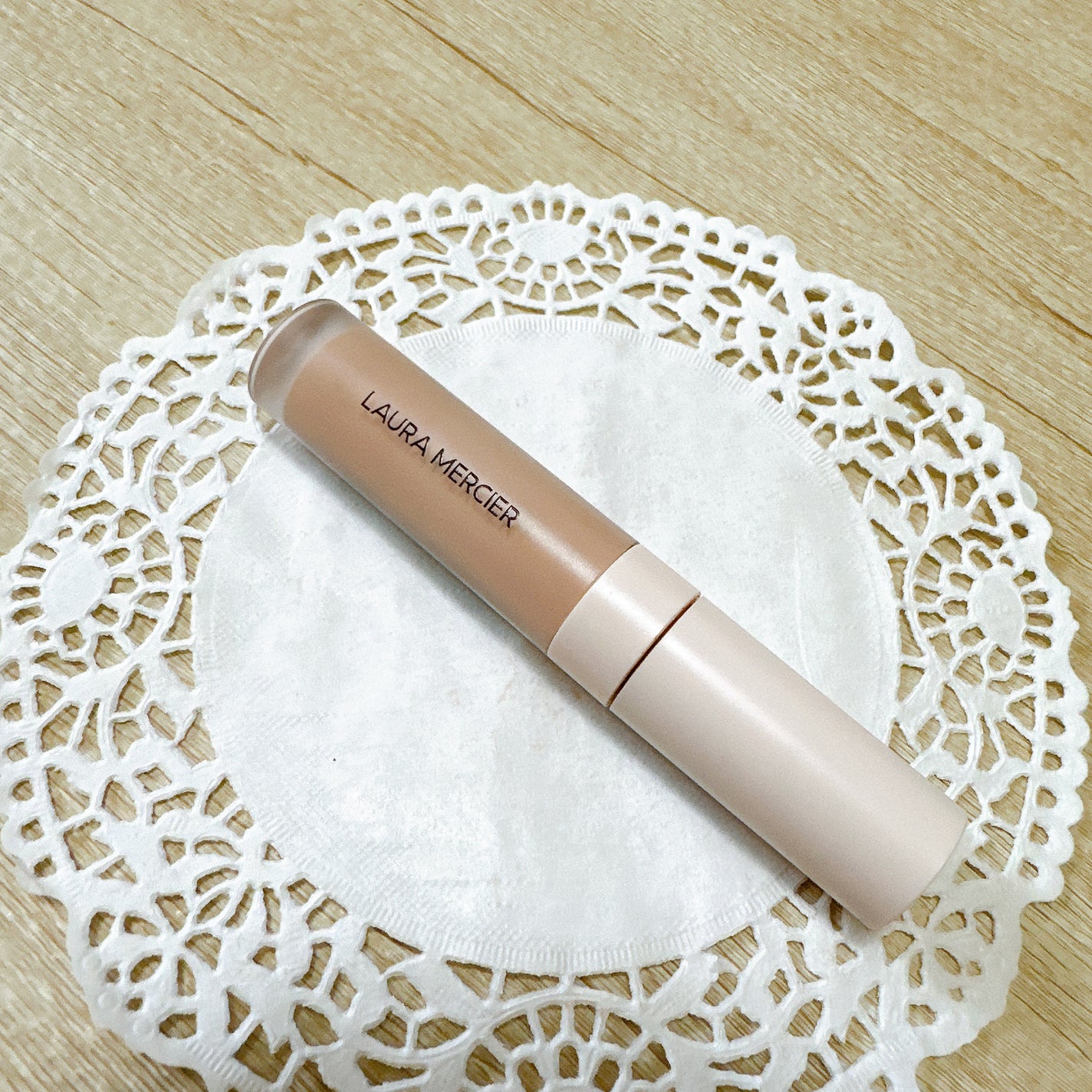 リアル フローレス ウェイトレス パーフェクティング コンシーラー/ローラ メルシエ/リキッドコンシーラーを使ったクチコミ(2枚目)