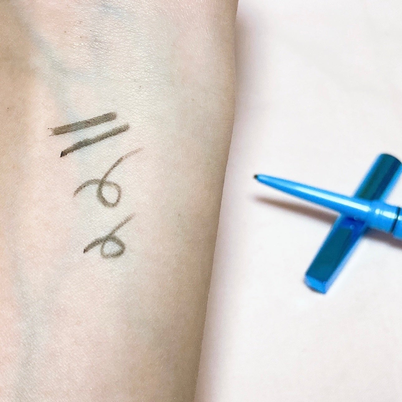 「密着アイライナー」極細クリームペンシル/デジャヴュ/ペンシルアイライナーを使ったクチコミ(2枚目)