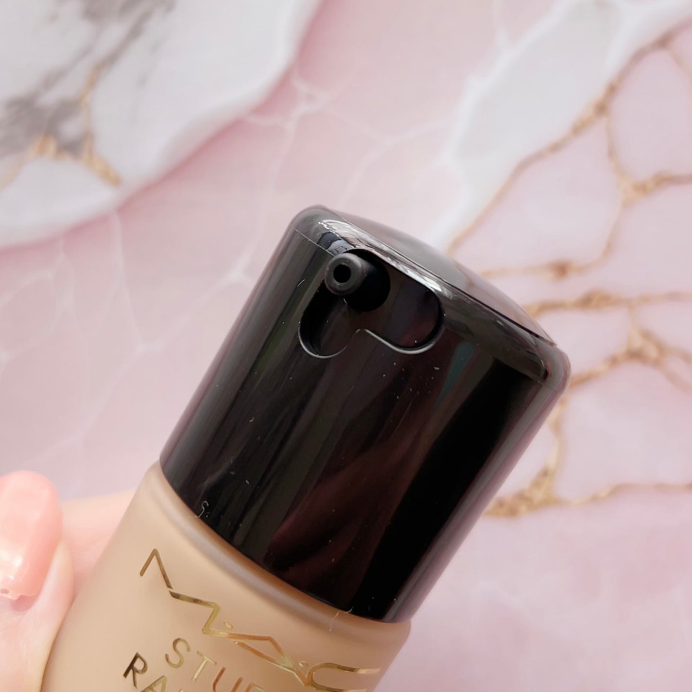 スタジオ ラディアンス セラム ファンデーション/M・A・C/リキッドファンデーションを使ったクチコミ(3枚目)