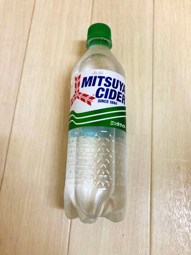 三ツ矢サイダー
500ml ディスカウントストアで約１００円

ほぼ毎日飲んでいます！
つわりがひどかった時も、
とても助けられました。

水をろ過し、糖液、酸味料、香料などを
調合して味を作り、炭酸ガ