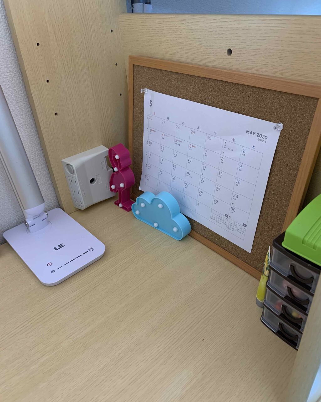 オシャレになりたい みー on LIPS 「机紹介します‼️(みんな興味なさそー笑)最近、勉強頑張っていま..」(3枚目)