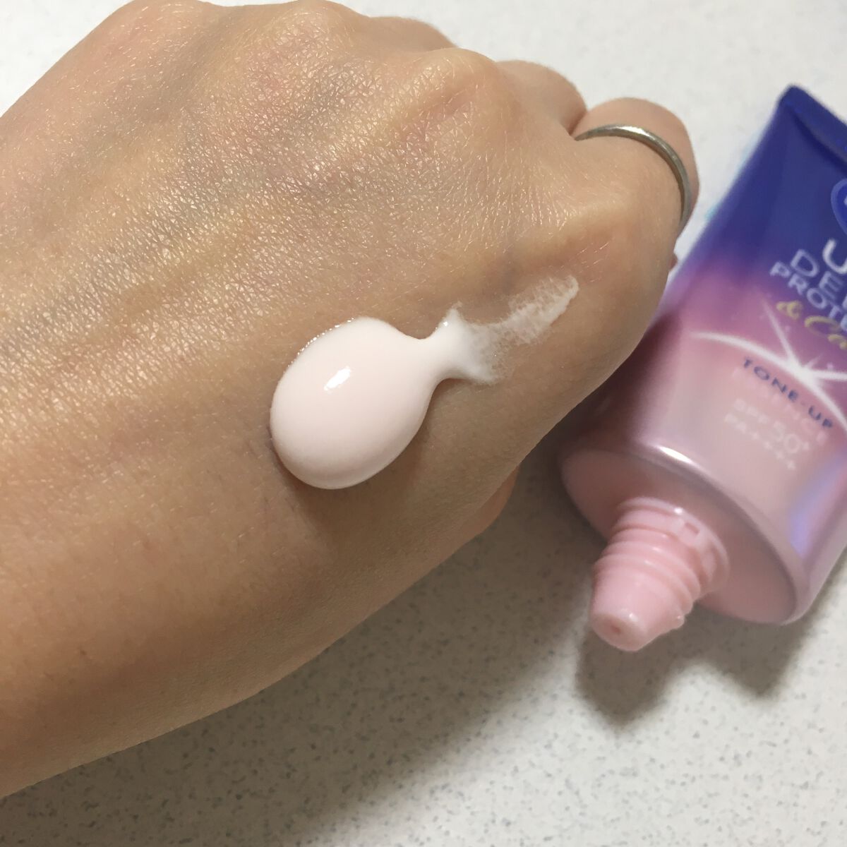 ニベアUV ディープ プロテクト&ケア トーンアップ エッセンス/ニベア/日焼け止めローションを使ったクチコミ(2枚目)