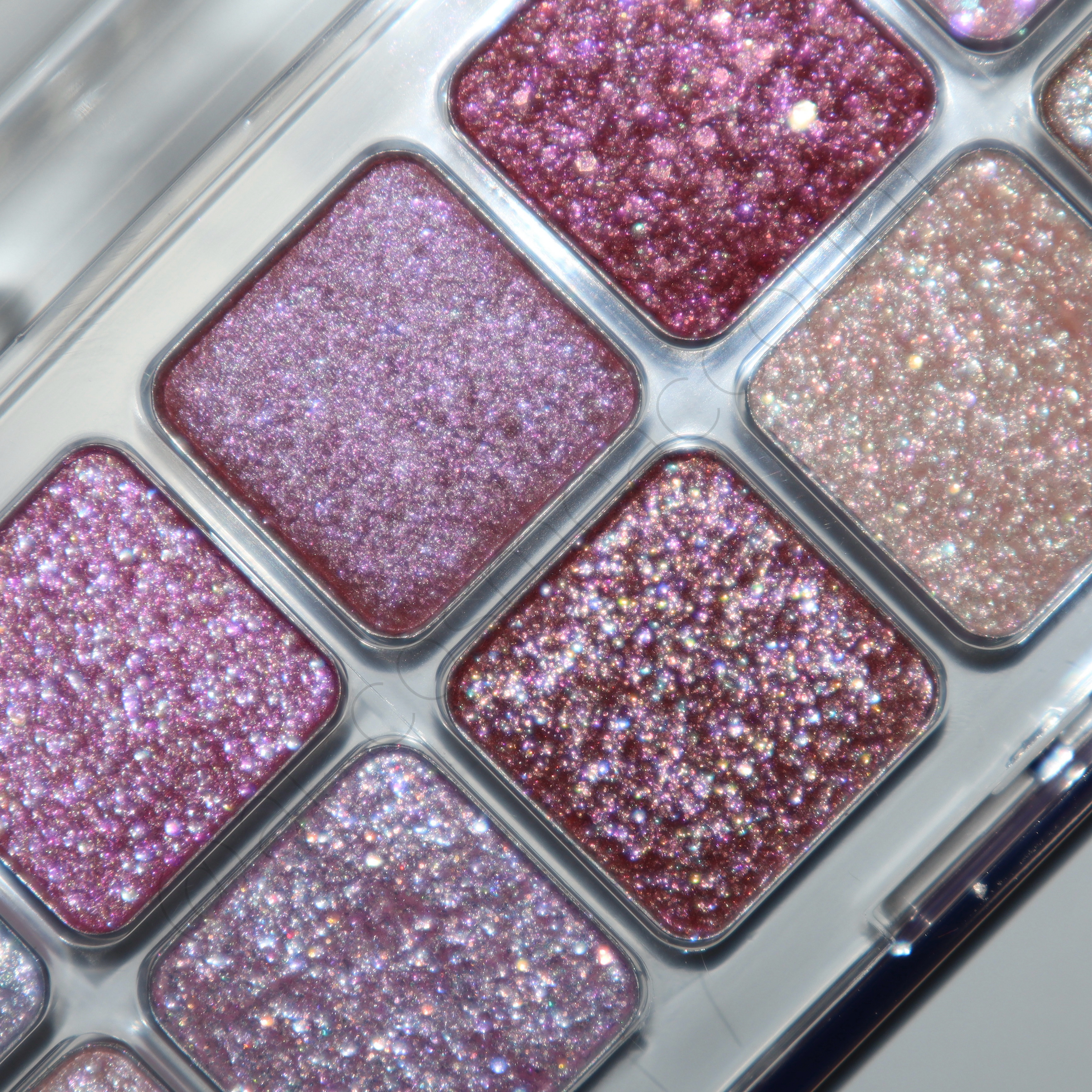 プロ アイ パレット エアー 100 グリッターシャワー(GLITTER SHOWER)/CLIO/アイシャドウパレットを使ったクチコミ（3枚目）