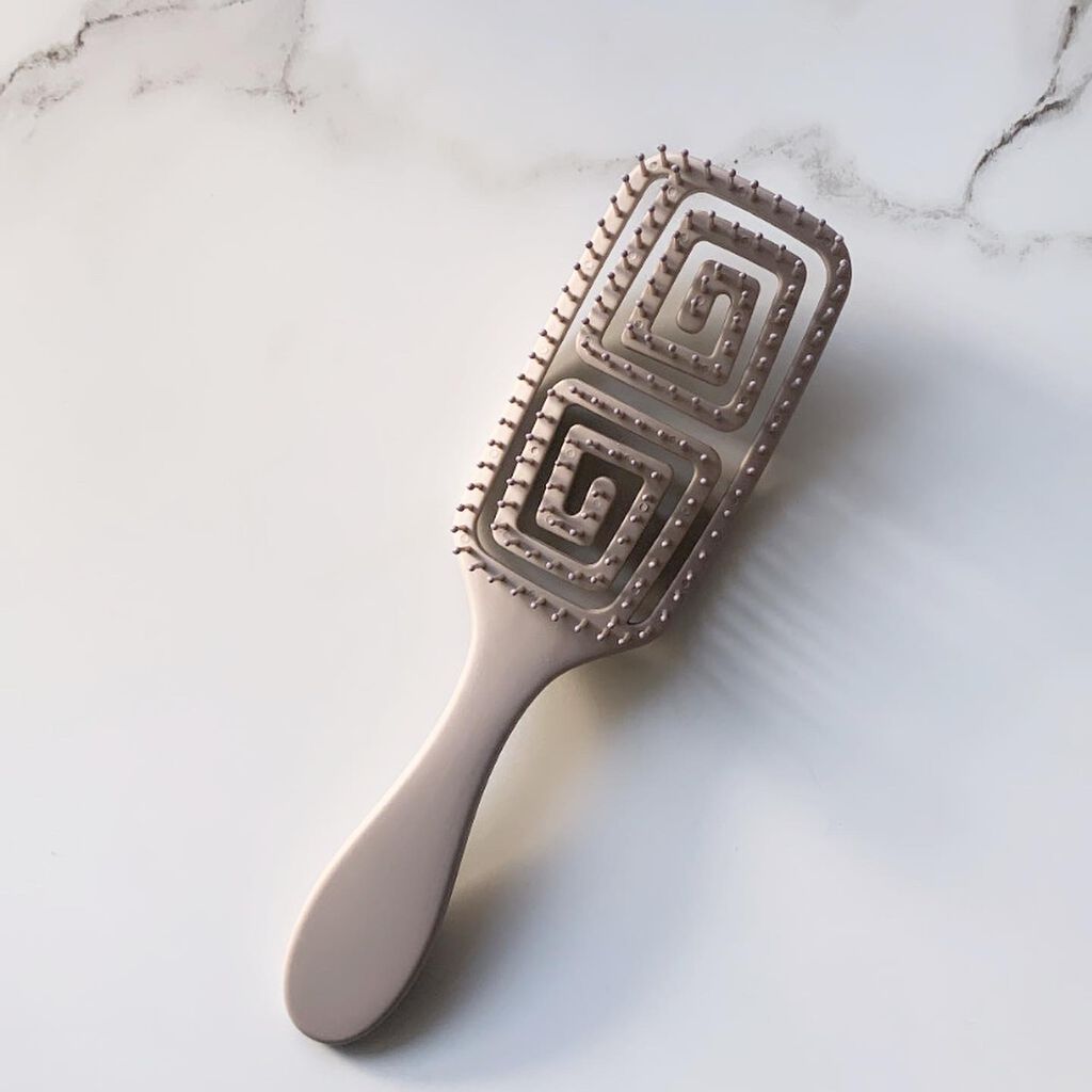 ㅤㅤㅤㅤㅤㅤㅤㅤㅤㅤㅤㅤㅤ
ㅤㅤㅤㅤㅤㅤㅤㅤㅤㅤㅤㅤㅤ
粧美堂/スプリングフィットブラシ ˎˊ˗　
ㅤㅤㅤㅤㅤㅤㅤㅤㅤㅤㅤㅤㅤ
ずっと黒のウェットブラシを使ってたんだけどそろそろ寿命だったので買い替えたら、これがめちゃ良き◎

隙間があるか