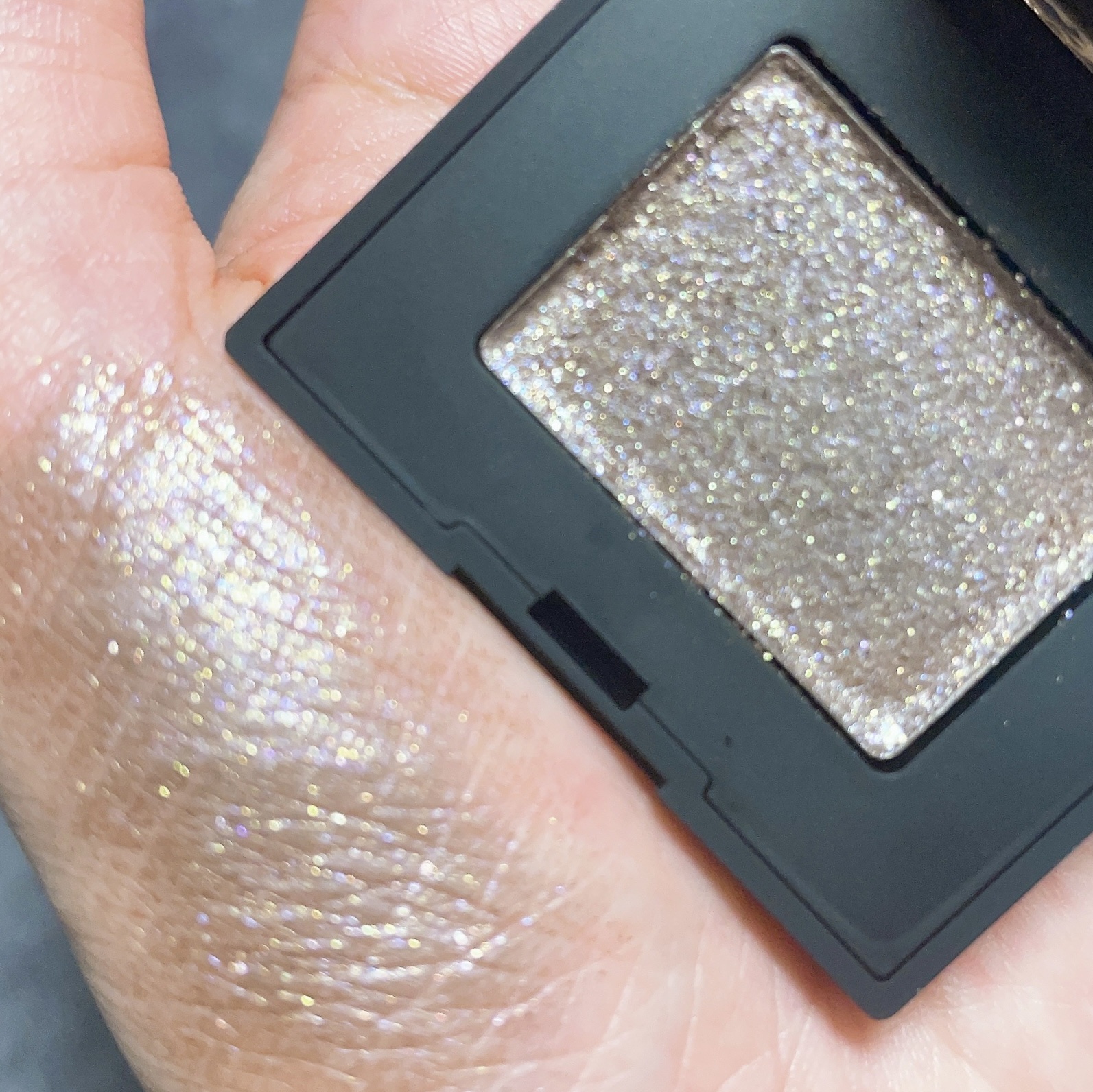 ハードワイヤードアイシャドー 5341/NARS/単色アイシャドウを使ったクチコミ（3枚目）