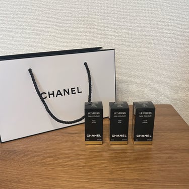 CHANEL ヴェルニのクチコミ「本日発売ヴェルニ

今日発売のCHANELのヴェルニ！リニューアルしての登場で、色味も一新、ブ.....」（2枚目）