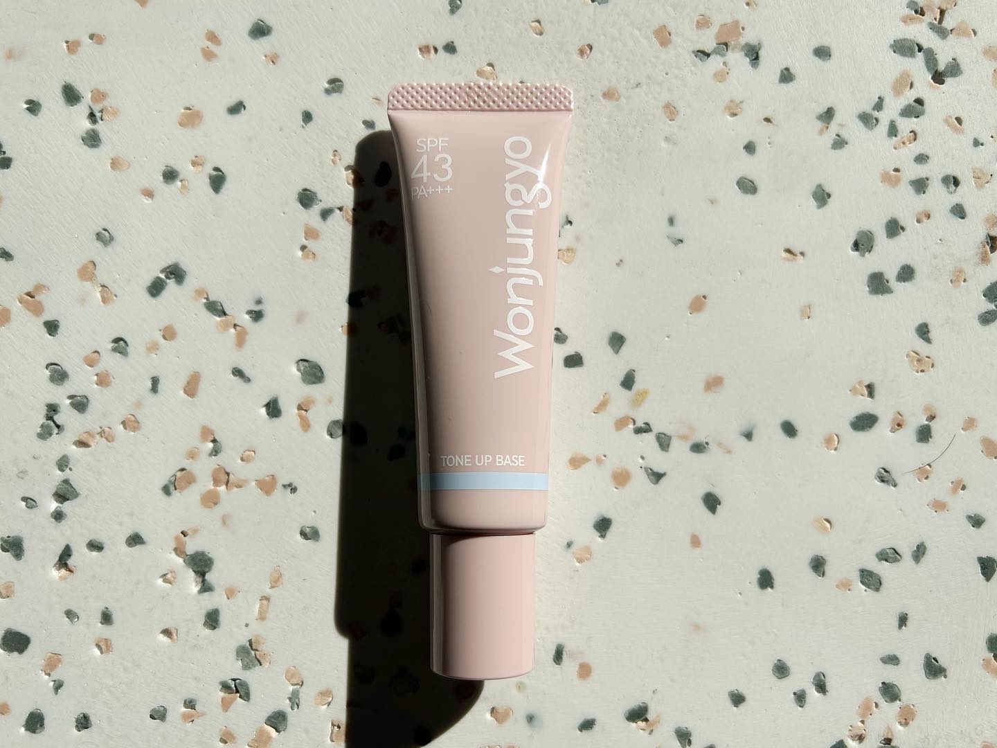 品切れ続出？🩵
透明感アップの下地🩵


ウォンジョンヨのブルー下地
やっと見つけて買えた🩵🩵🩵
これ仕込むと透明感アップする！

薄く薄く何度も重ね塗るのがコツ！
一気にしたらダメだよ！
濃過ぎないブルーだからお肌にも
馴染みや