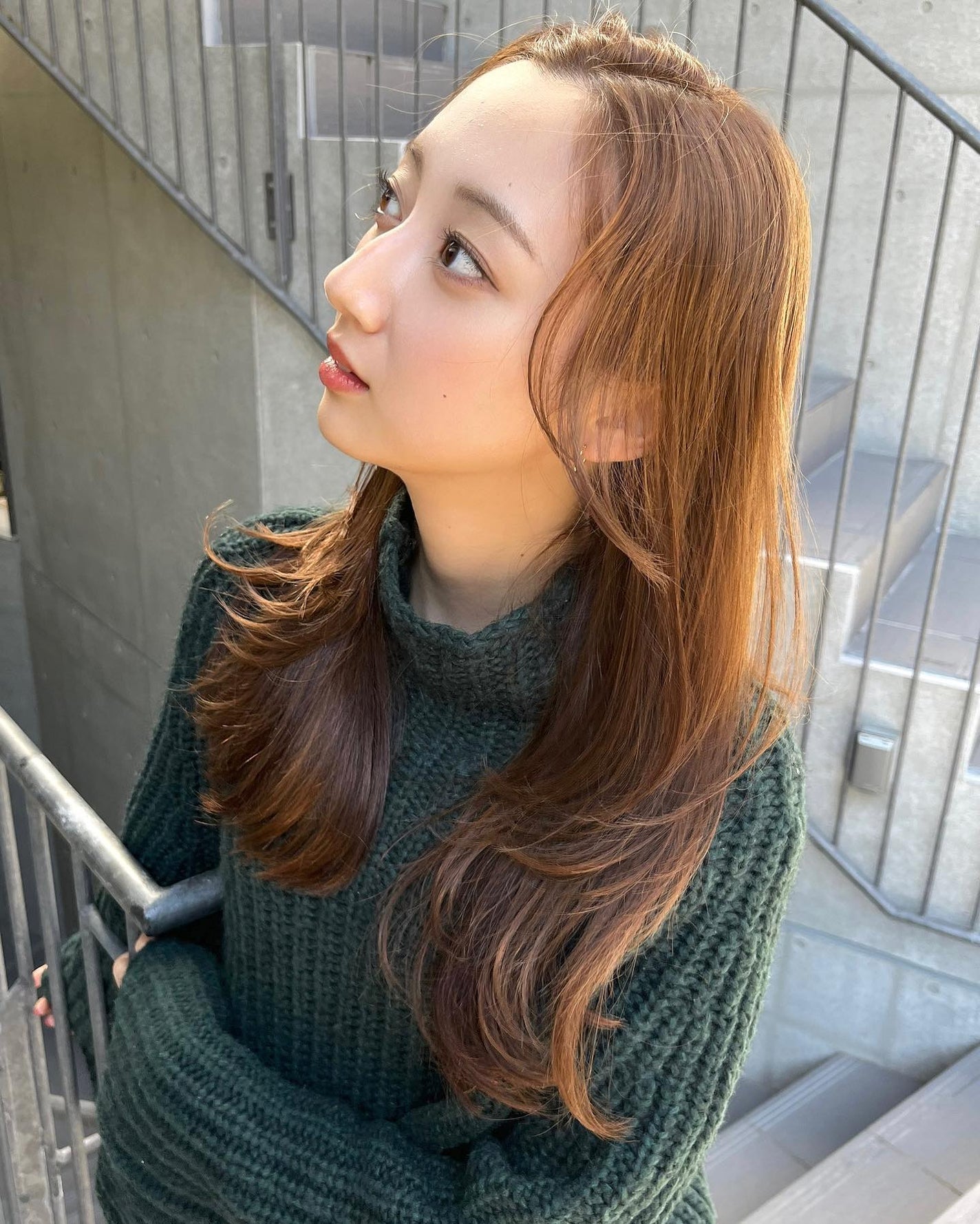 HARUNA on LIPS 「.季節感のあるメルティーなハニーカラー🍯.風になびく✨レイヤー..」(4枚目)