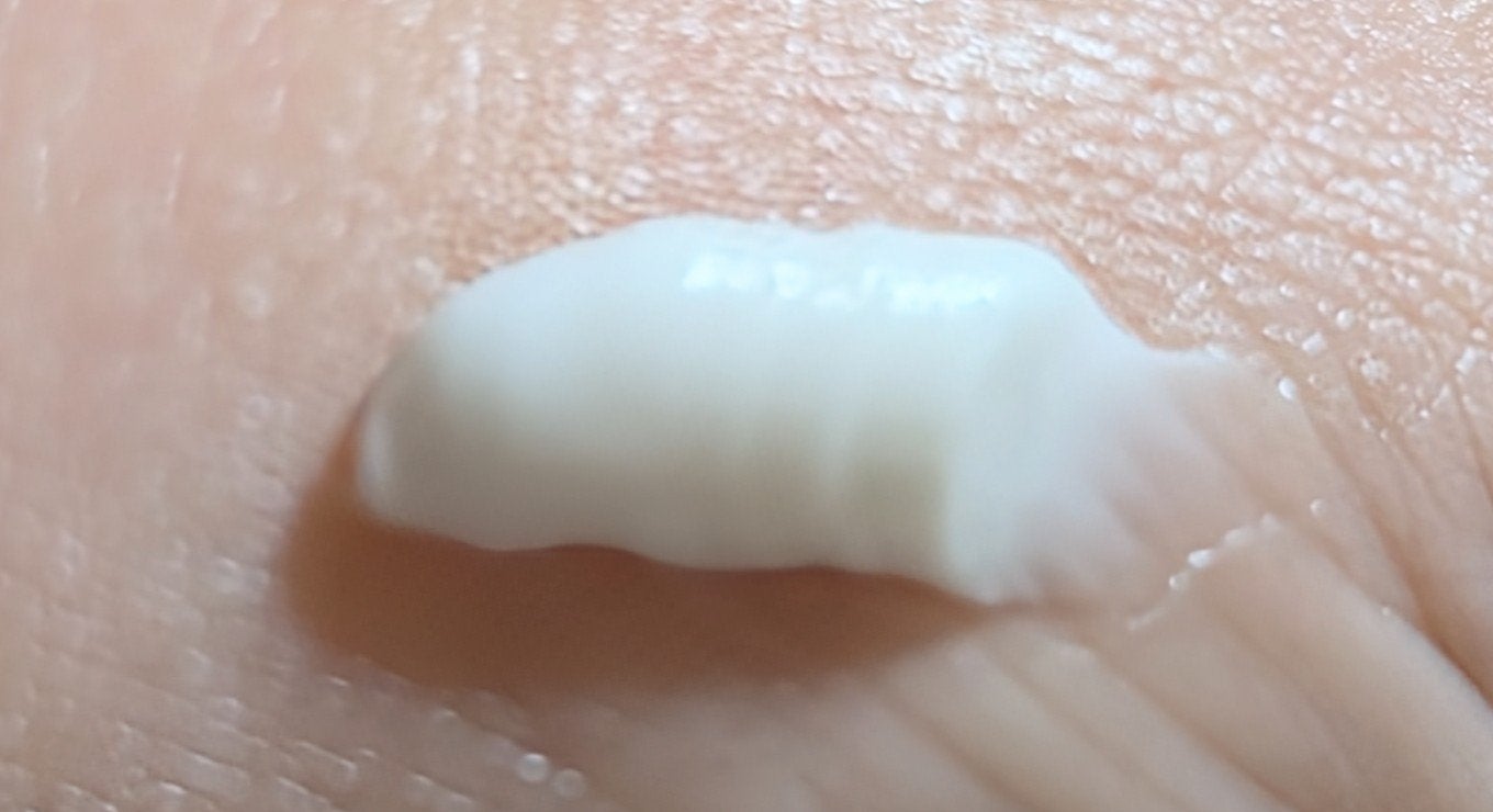 コエンリッチ ザ プレミアム 薬用リンクルホワイト ハンドクリーム 銀木犀の香り【医薬部外品】/コエンリッチQ10/ハンドクリームを使ったクチコミ(3枚目)